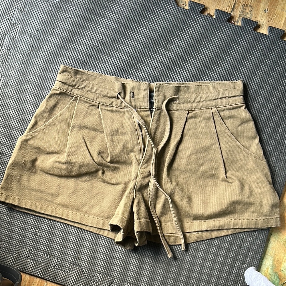 Forever 21 Tan Cargo Shorts Relaxed Fit